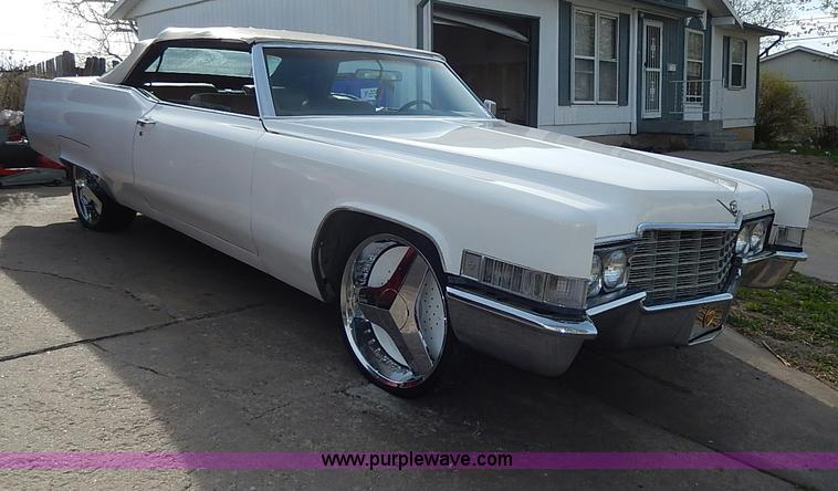 image for item I3686 1969 Cadillac DeVille convertible