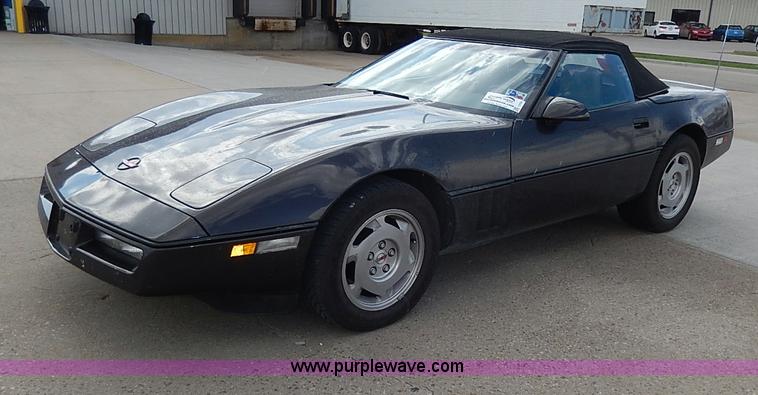 image for item I3704 1988 Chevrolet Corvette convertible