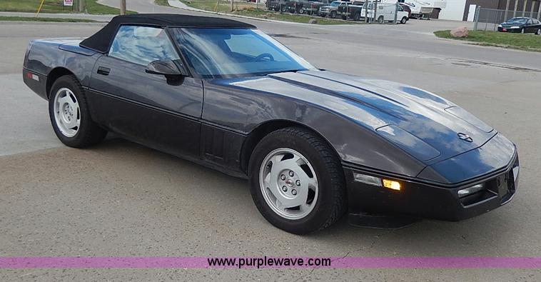 image for item I3704 1988 Chevrolet Corvette convertible