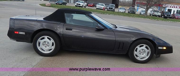image for item I3704 1988 Chevrolet Corvette convertible