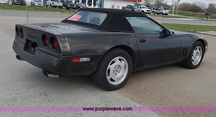 image for item I3704 1988 Chevrolet Corvette convertible