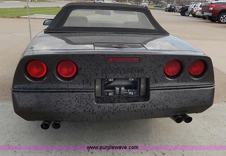 image for item I3704 1988 Chevrolet Corvette convertible