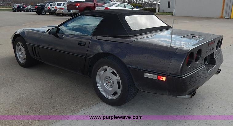 image for item I3704 1988 Chevrolet Corvette convertible