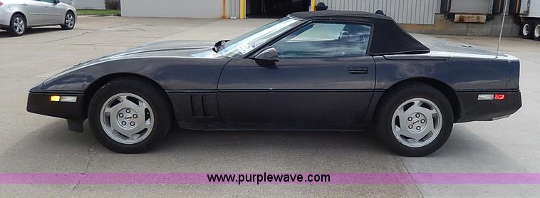 image for item I3704 1988 Chevrolet Corvette convertible