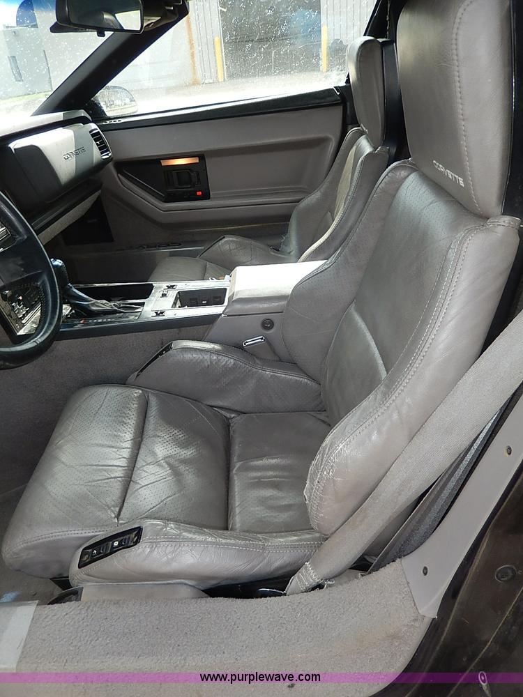 image for item I3704 1988 Chevrolet Corvette convertible