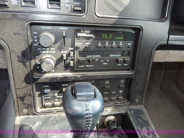 image for item I3704 1988 Chevrolet Corvette convertible