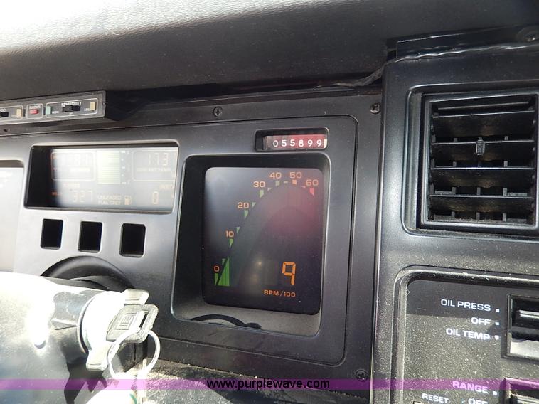 image for item I3704 1988 Chevrolet Corvette convertible