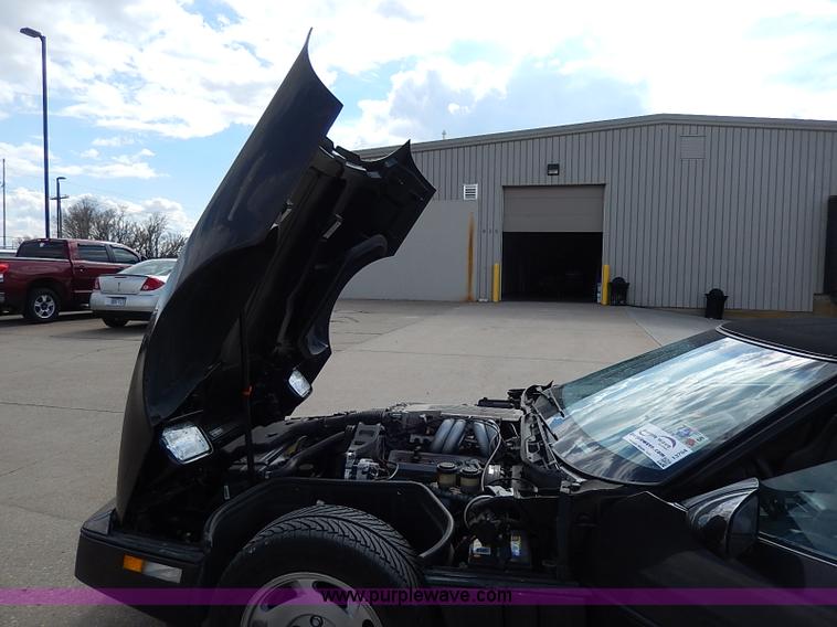 image for item I3704 1988 Chevrolet Corvette convertible