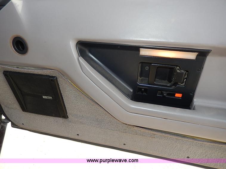 image for item I3704 1988 Chevrolet Corvette convertible