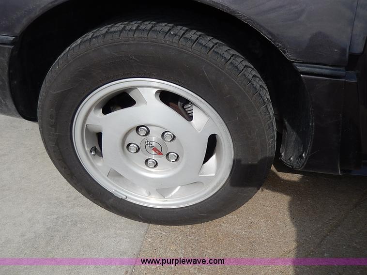 image for item I3704 1988 Chevrolet Corvette convertible