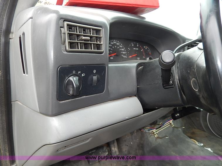 image for item I3708 2002 Ford F450 Super Duty XL flatbed pickup truck