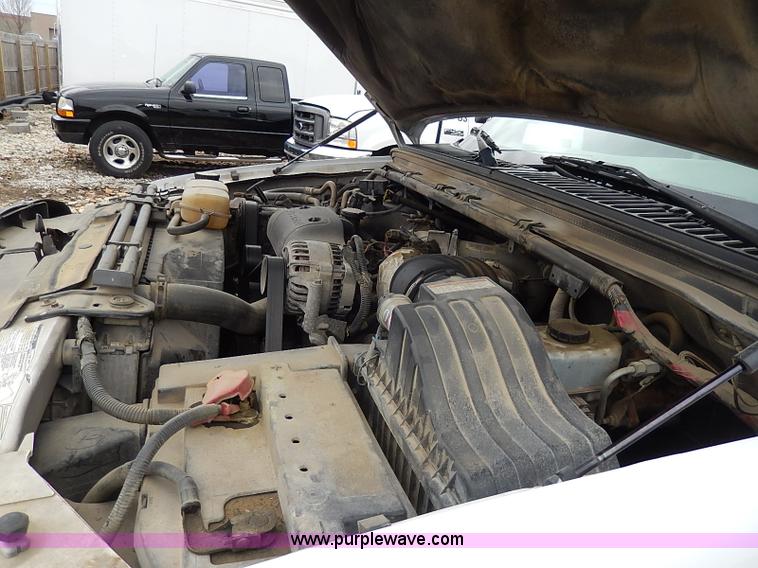 image for item I3708 2002 Ford F450 Super Duty XL flatbed pickup truck