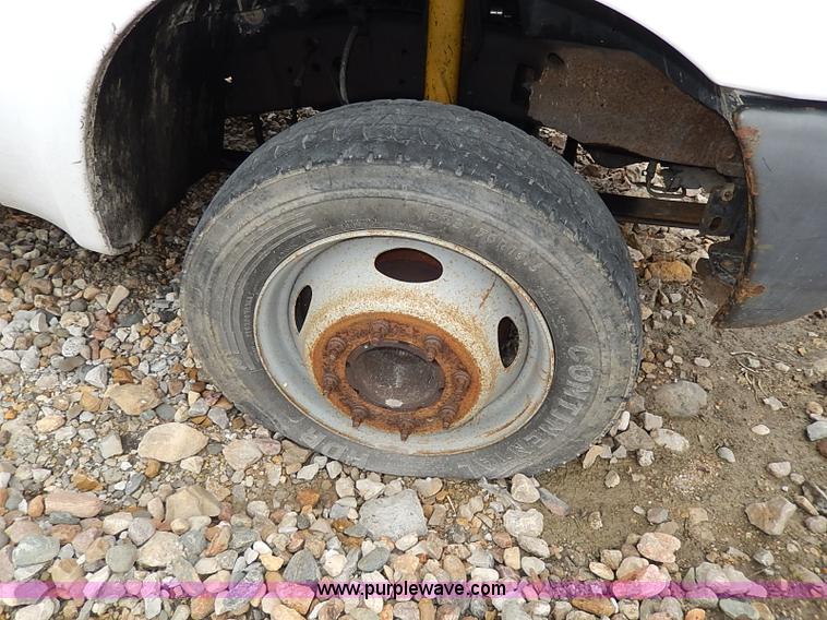 image for item I3708 2002 Ford F450 Super Duty XL flatbed pickup truck