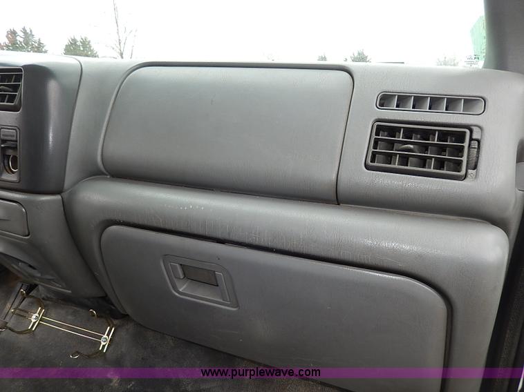 image for item I3708 2002 Ford F450 Super Duty XL flatbed pickup truck