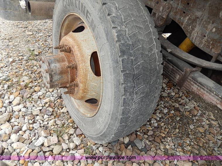 image for item I3708 2002 Ford F450 Super Duty XL flatbed pickup truck