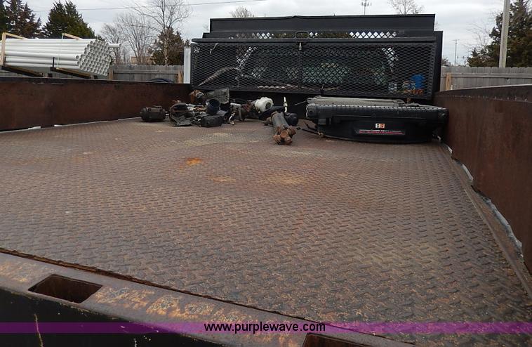 image for item I3708 2002 Ford F450 Super Duty XL flatbed pickup truck