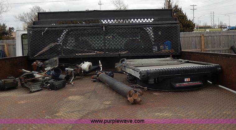 image for item I3708 2002 Ford F450 Super Duty XL flatbed pickup truck