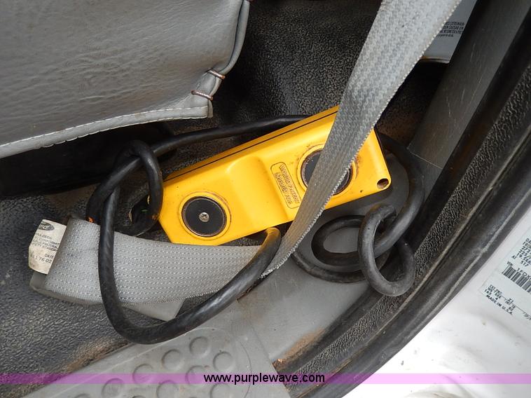 image for item I3708 2002 Ford F450 Super Duty XL flatbed pickup truck