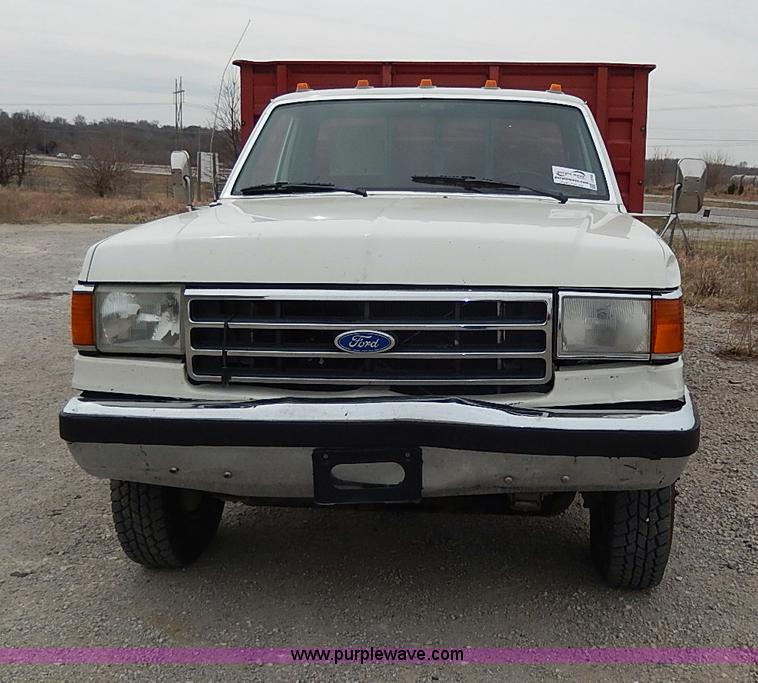 image for item I3709 1989 Ford F450 Super Duty XL dump bed truck