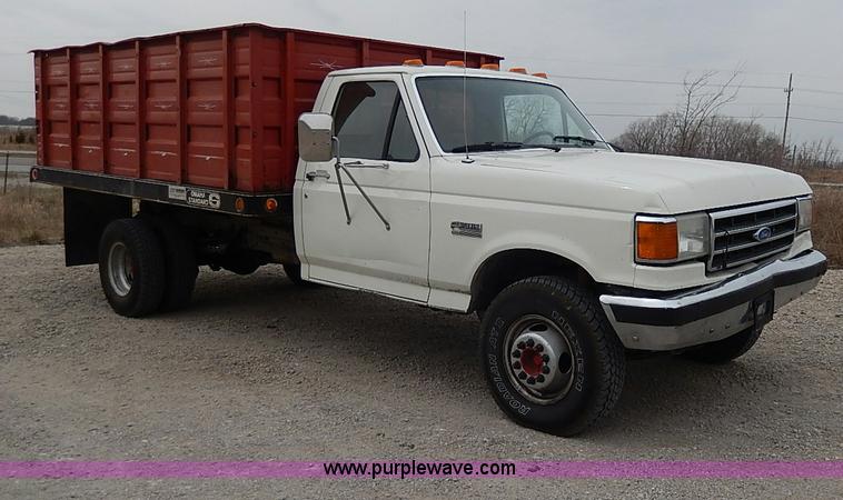 image for item I3709 1989 Ford F450 Super Duty XL dump bed truck