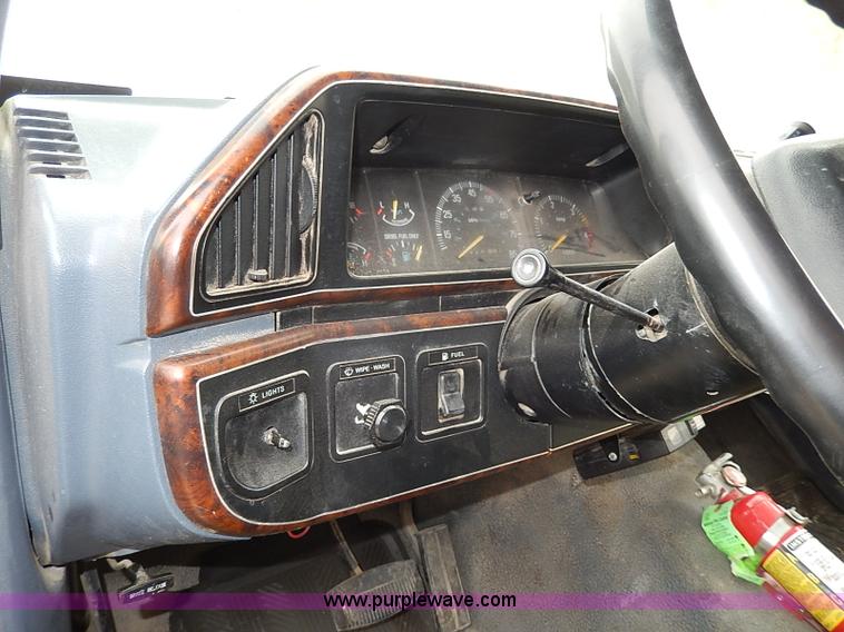 image for item I3709 1989 Ford F450 Super Duty XL dump bed truck