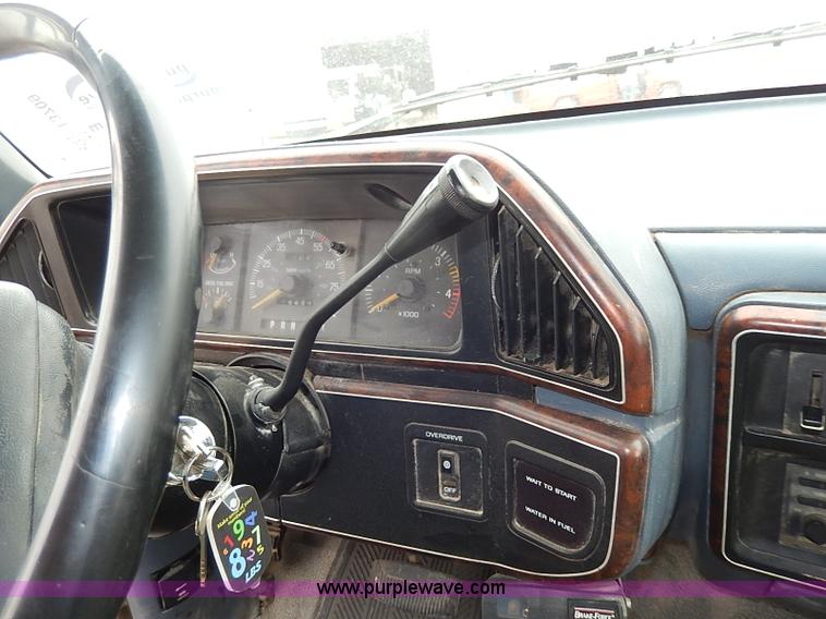 image for item I3709 1989 Ford F450 Super Duty XL dump bed truck