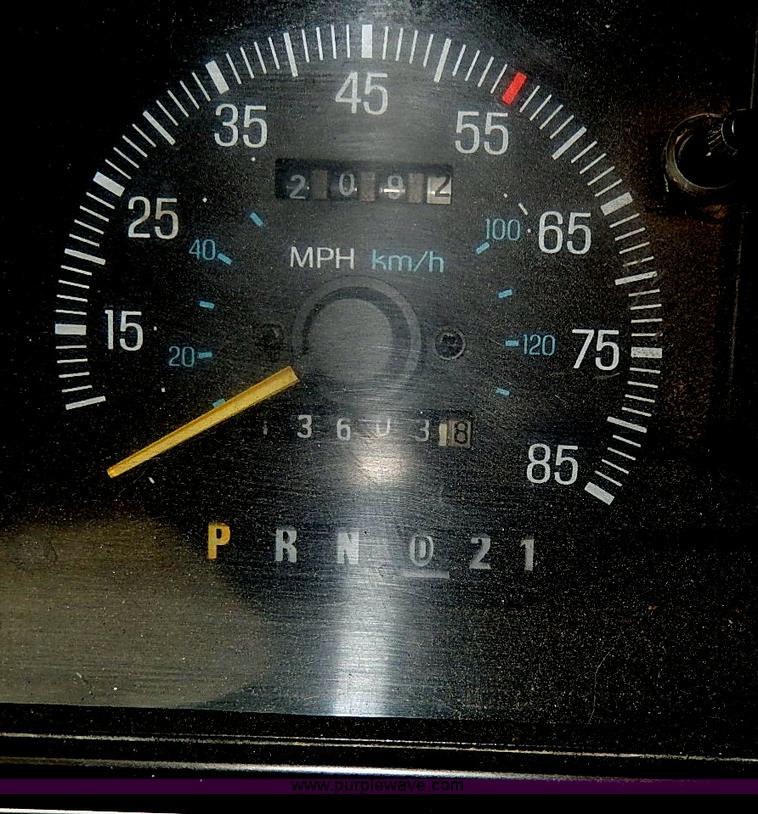 image for item I3709 1989 Ford F450 Super Duty XL dump bed truck