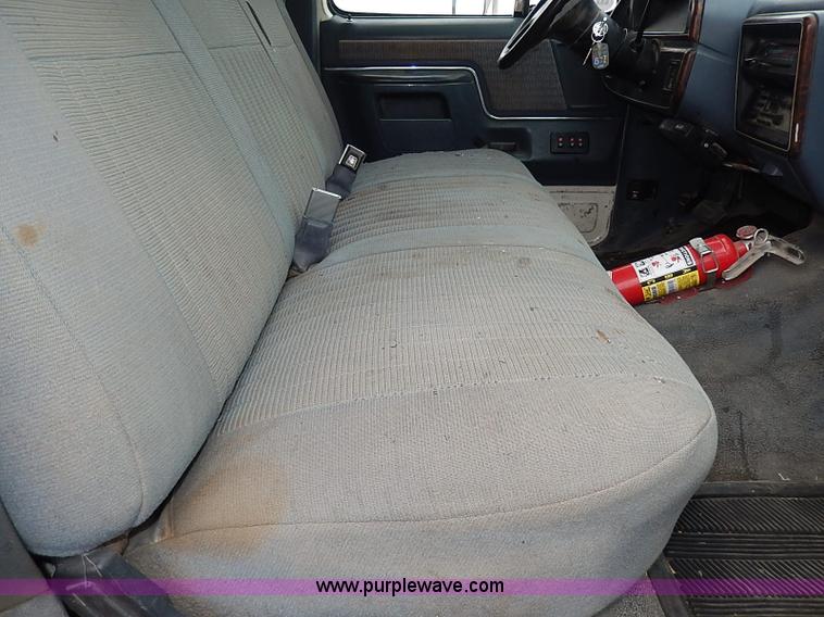 image for item I3709 1989 Ford F450 Super Duty XL dump bed truck