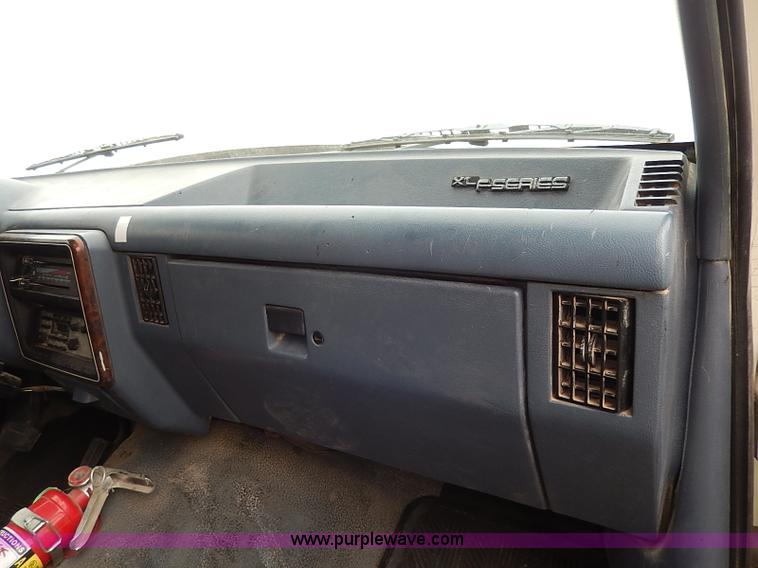 image for item I3709 1989 Ford F450 Super Duty XL dump bed truck