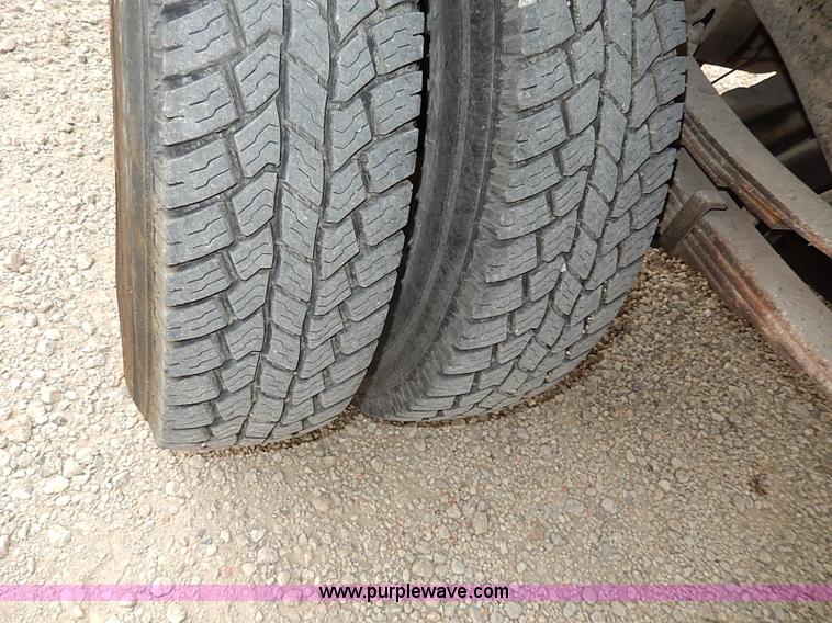 image for item I3709 1989 Ford F450 Super Duty XL dump bed truck