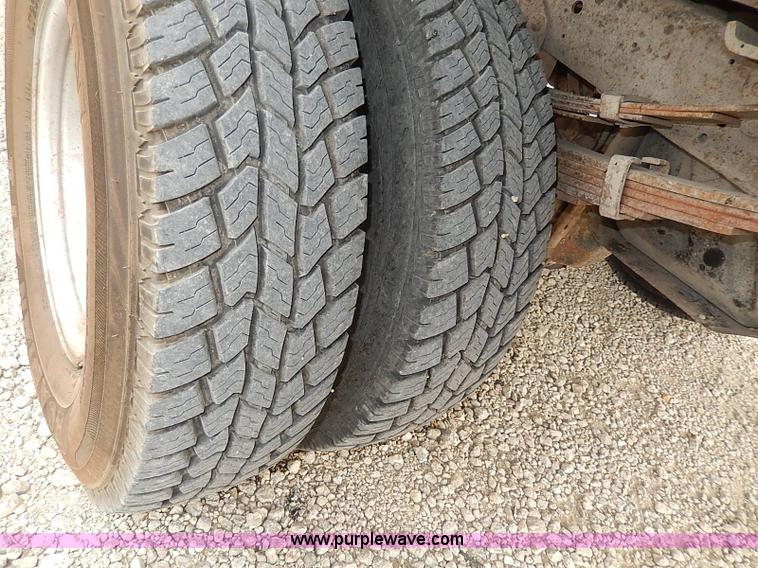 image for item I3709 1989 Ford F450 Super Duty XL dump bed truck