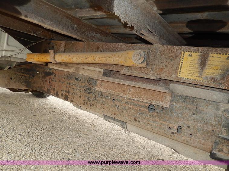 image for item I3709 1989 Ford F450 Super Duty XL dump bed truck