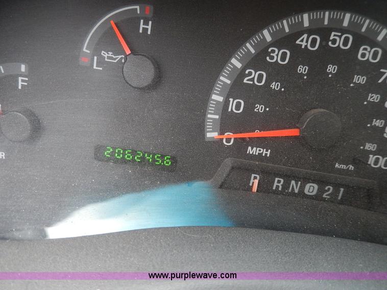 image for item I3713 2002 Ford F150 pickup truck