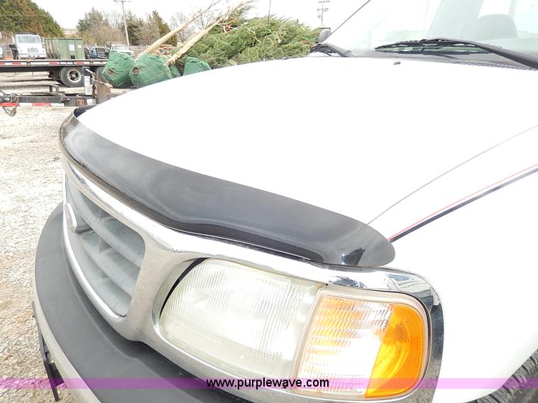 image for item I3713 2002 Ford F150 pickup truck