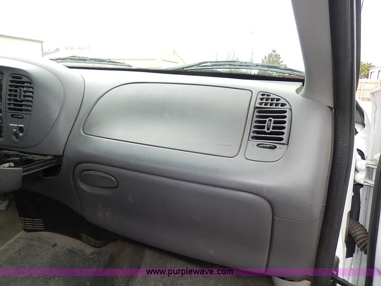 image for item I3713 2002 Ford F150 pickup truck