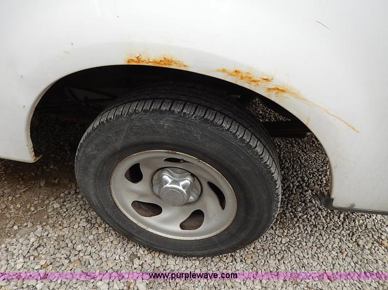 image for item I3713 2002 Ford F150 pickup truck