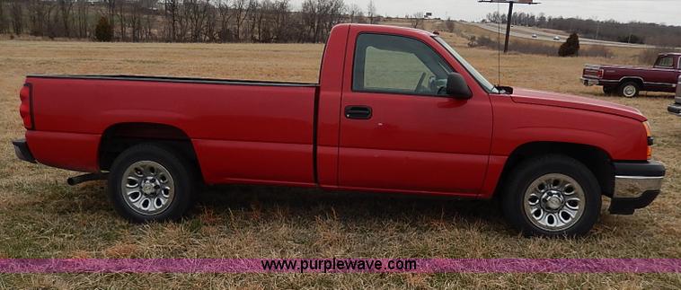 image for item I3722 2006 Chevrolet Silverado 1500 pickup truck