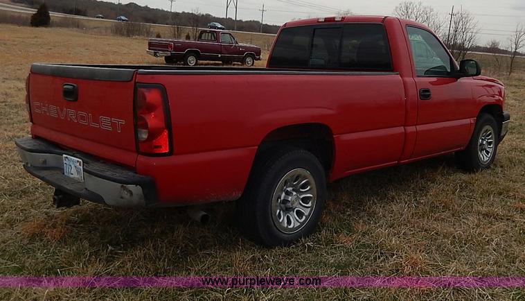 image for item I3722 2006 Chevrolet Silverado 1500 pickup truck