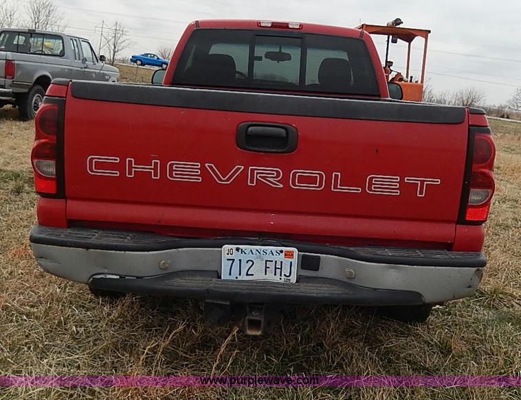 image for item I3722 2006 Chevrolet Silverado 1500 pickup truck