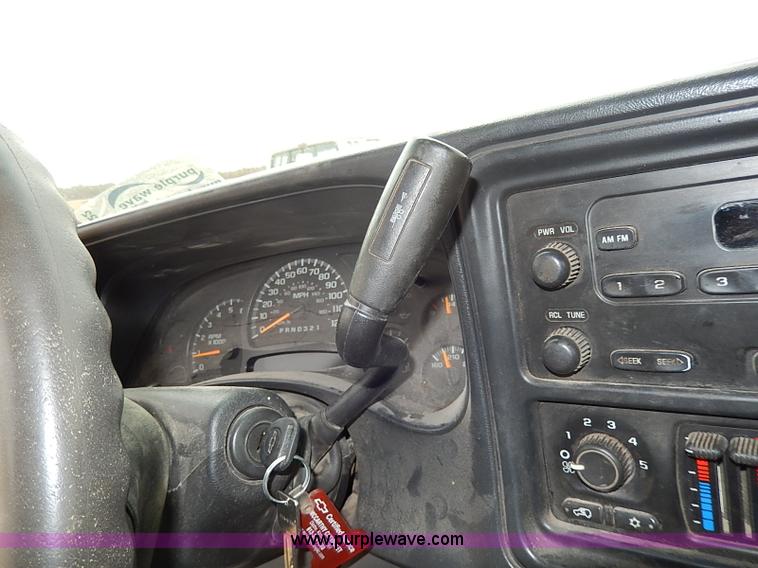 image for item I3722 2006 Chevrolet Silverado 1500 pickup truck