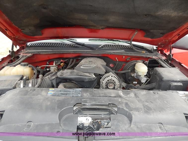 image for item I3722 2006 Chevrolet Silverado 1500 pickup truck