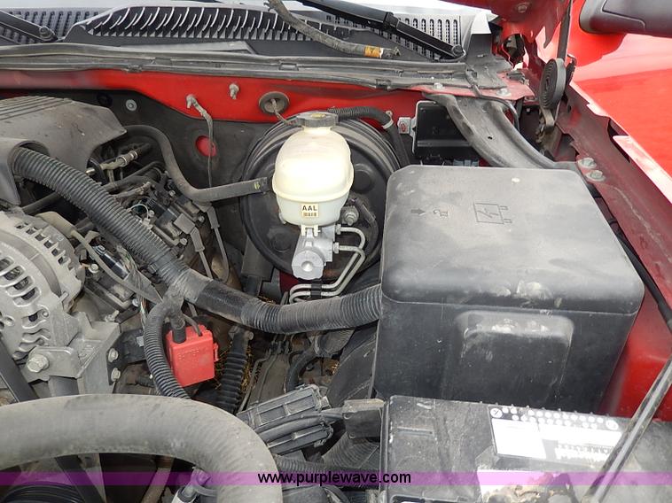 image for item I3722 2006 Chevrolet Silverado 1500 pickup truck