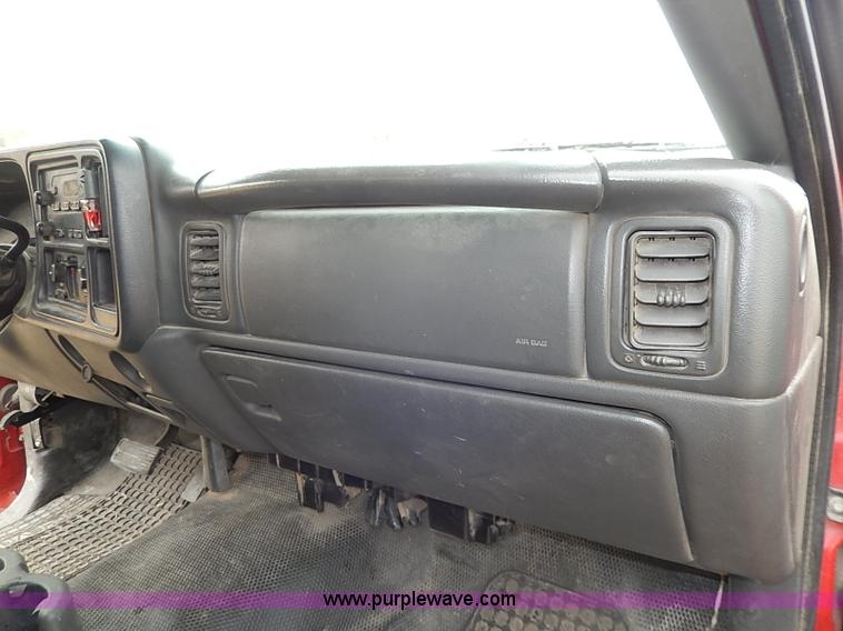 image for item I3722 2006 Chevrolet Silverado 1500 pickup truck