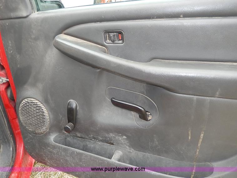 image for item I3722 2006 Chevrolet Silverado 1500 pickup truck