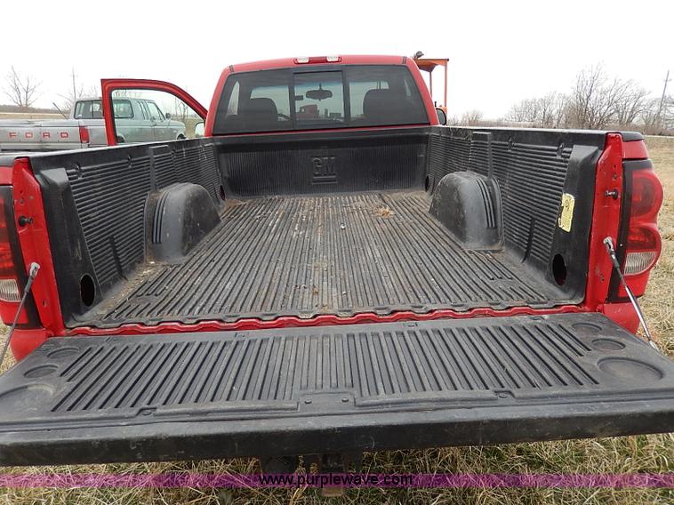 image for item I3722 2006 Chevrolet Silverado 1500 pickup truck