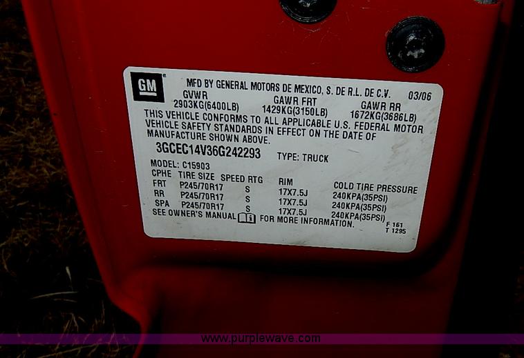 image for item I3722 2006 Chevrolet Silverado 1500 pickup truck