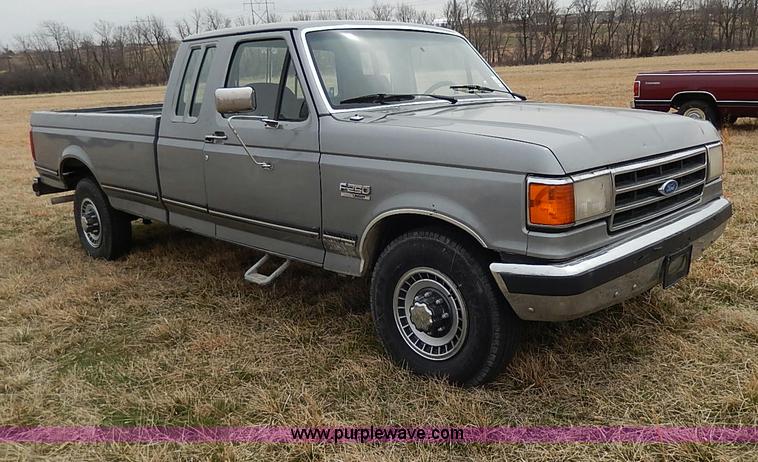 image for item I3725 1991 Ford F250 Super Duty XLT Lariat SuperCab pickup truck