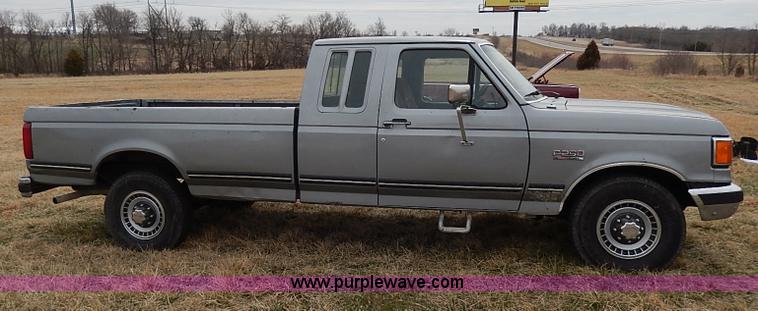 image for item I3725 1991 Ford F250 Super Duty XLT Lariat SuperCab pickup truck