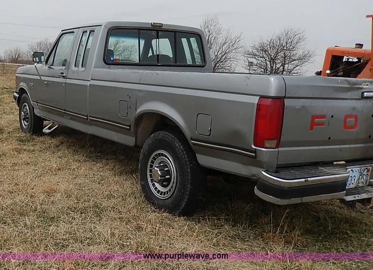 image for item I3725 1991 Ford F250 Super Duty XLT Lariat SuperCab pickup truck