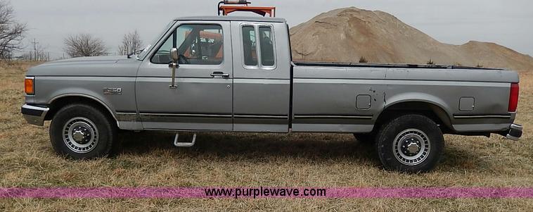 image for item I3725 1991 Ford F250 Super Duty XLT Lariat SuperCab pickup truck
